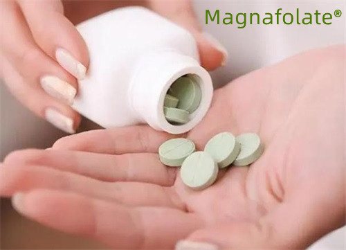 কে ফলিক অ্যাসিড নিতে পারে এবং না